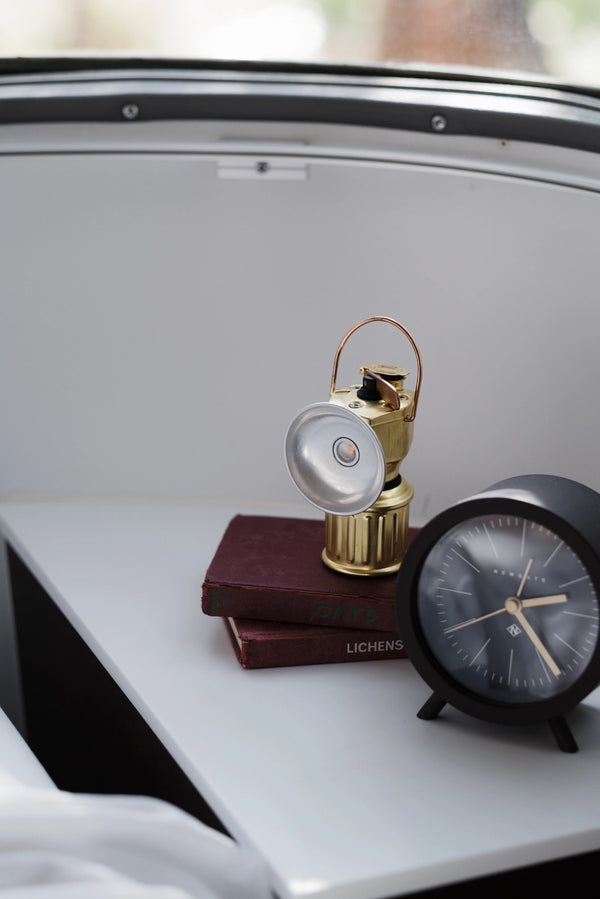 Miners Lantern – A Vintage-Inspired Blend of History & Functionality - Deutsche Optik