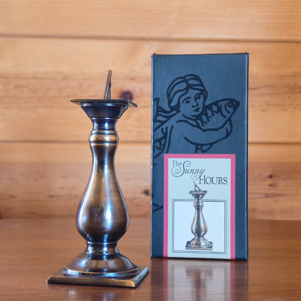 Sunny Hours – A Pocket Sundial for Timeless Exploration - Deutsche Optik